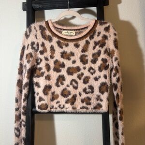 Chic Leopard Print Crew Neck Sweater